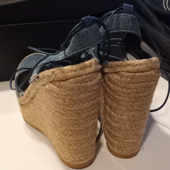 Saint Laurent - Picture 4 of 8